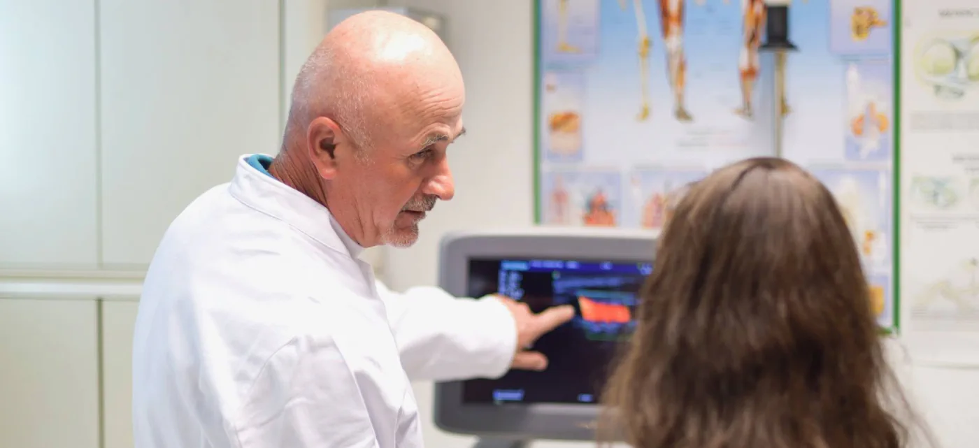 Ärztliche Beratung am Ultraschallgerät